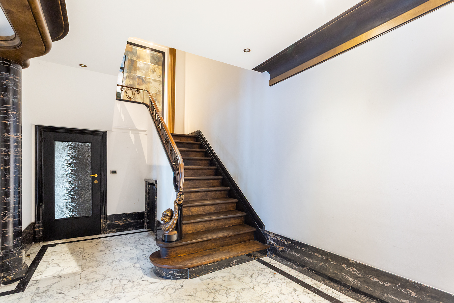 Riante herenwoning met garage voor meerdere wagens - foto 5