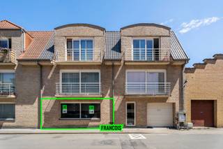 Vlakbij de Grote Markt van Diksmuide, het openbaar vervoer, diverse handelaars, grootwarenhuizen en horeca-aangelegenheden bevindt zich dit ruim...