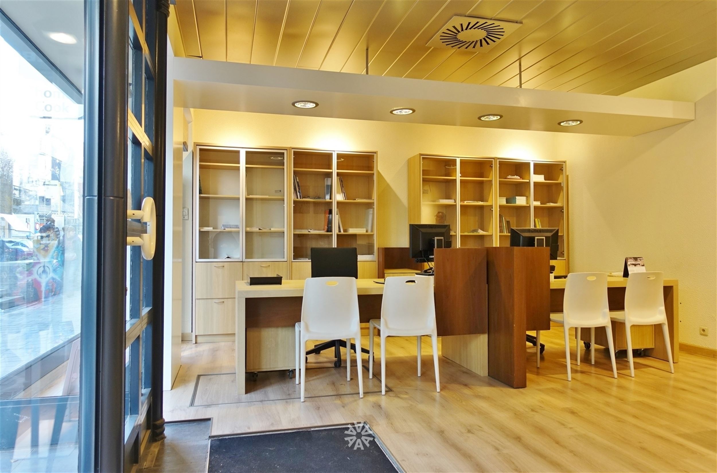 Commercial for rent in Ghent - photo 5