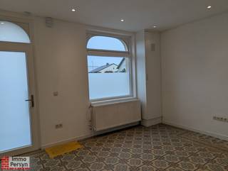 Gedaan met urenlang aanschuiven in de stad voordat u de snelweg bereikt. Deze recent vernieuwde woning combineert een vlotte bereikbaarheid met...