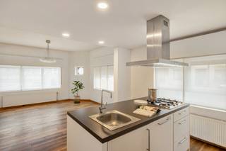 Gelijkvloers appartement aan het Michel WillemspleinAan het Michel Willemsplein in Wilrijk woon je rustig, maar niet afgelegen. Een fijn plein met...