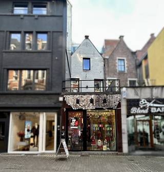 Op een absolute toplocatie in het centrum van Leuven, in de gezellige Parijsstraat, bevindt zich dit uitzonderlijk handelspand met...