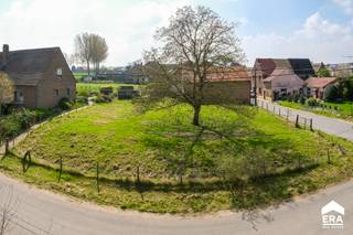 In het groene en rustige Rutten, een deelgemeente van Tongeren, vinden we deze ruime bouwgrond op een perceel van 6 are 67 ca terug. De bouwgrond...
