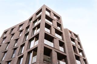 Maak kennis met dit kwalitatieve nieuwbouwappartement met twee slaapkamers, gelegen in het gegeerde project Burenberg te Leuven. Dit...