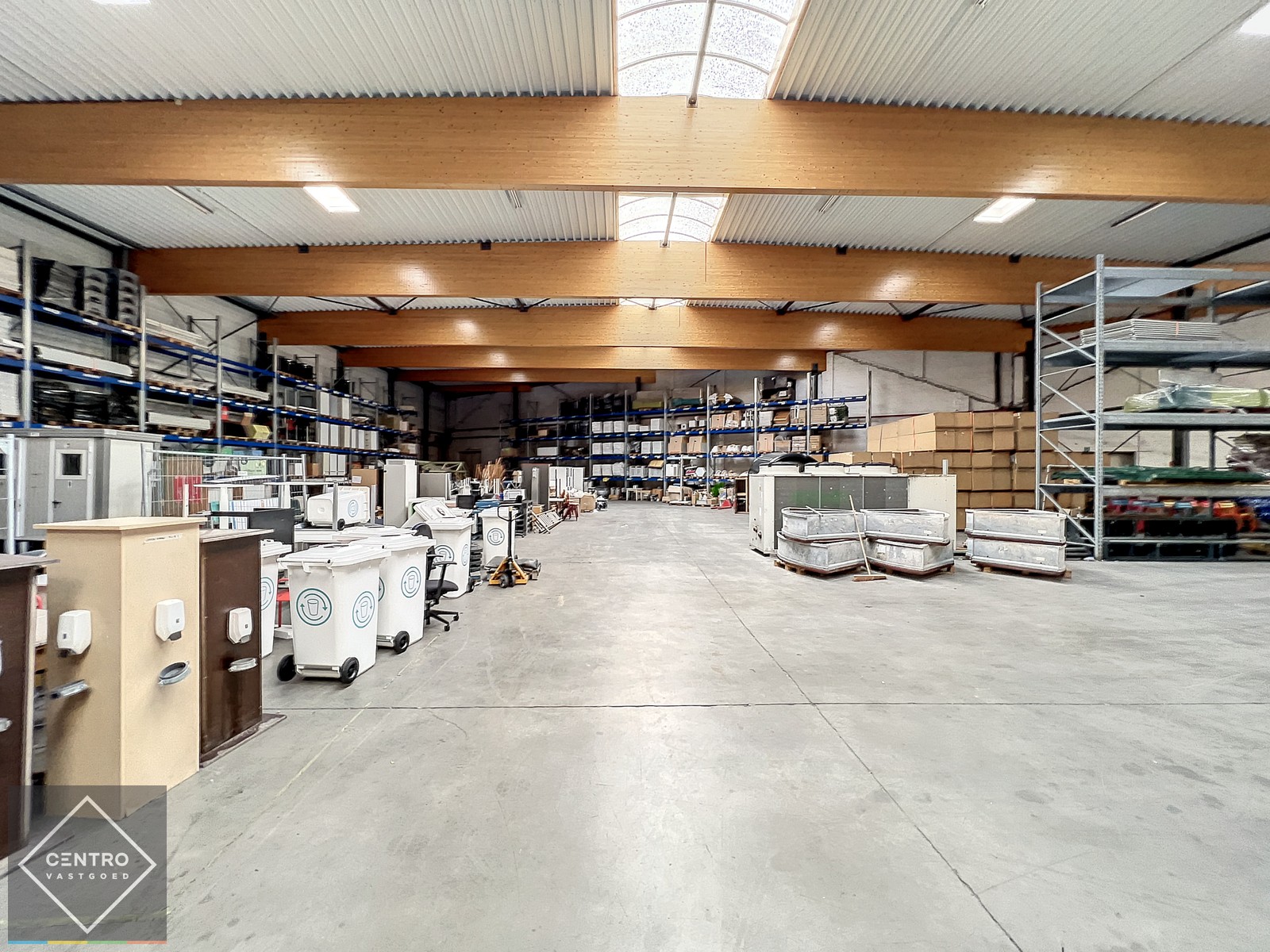 Opslagplaats  ( ± 2.700m²) met 4 sectionale poorten en VH van 7m te ROESELARE ! - foto 5