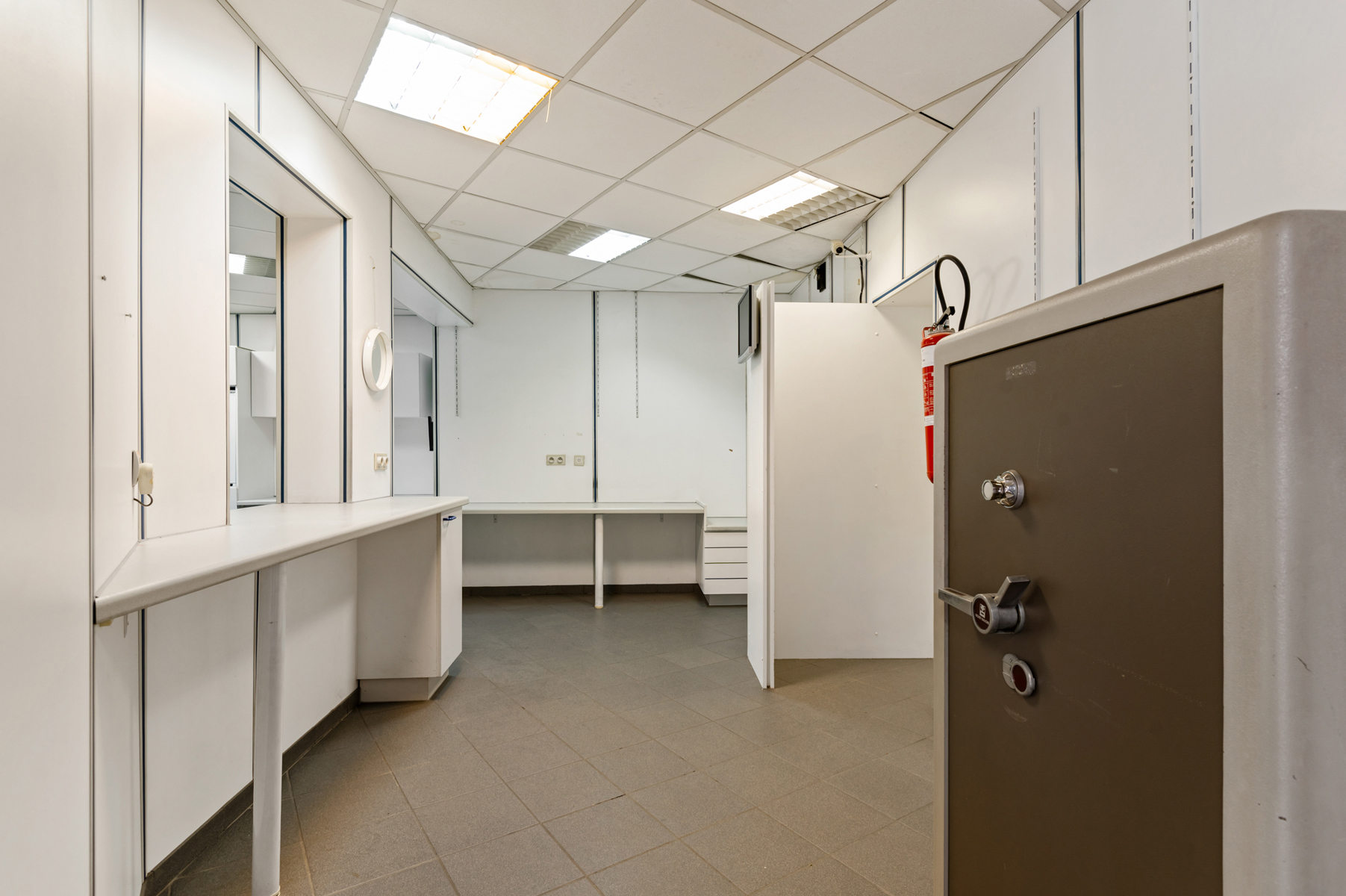 Zeer ruim handelshuis op top locatie in Merksem - foto 5