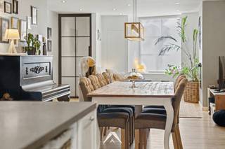 Instapklare, duurzaam gerenoveerde woning met garage en uitweg achteraanOp zoek naar een woning waar stijl, comfort en praktische indeling perfect...