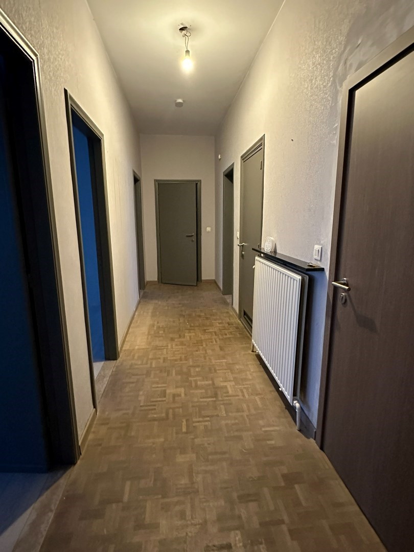 Opbrengsteigendom met 8 appartementen, 10 ondergrondse garageboxen. - foto 2