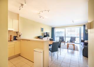 Vlakbij zee en vlakbij de St-André duinen treffen we dit appartement met 2 slaapkamers in de residentie Calidris. Vanop het balkon kun je genieten...