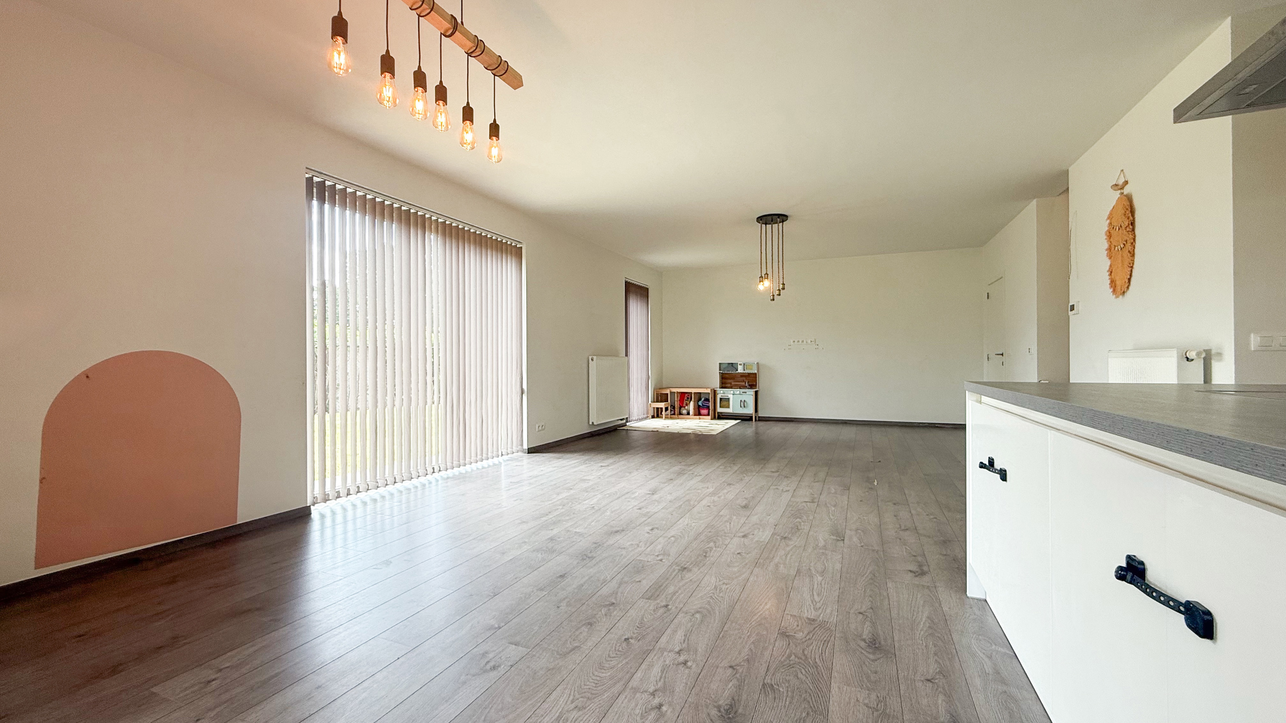 Recente halfopen woning met 3slpks, veranda en ruime tuin! - foto 5