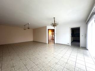 Gelegen in het hart van Oostkamp, op een toplocatie waar alle dagelijkse voorzieningen zoals bakker, winkels, bank en openbaar vervoer zich...