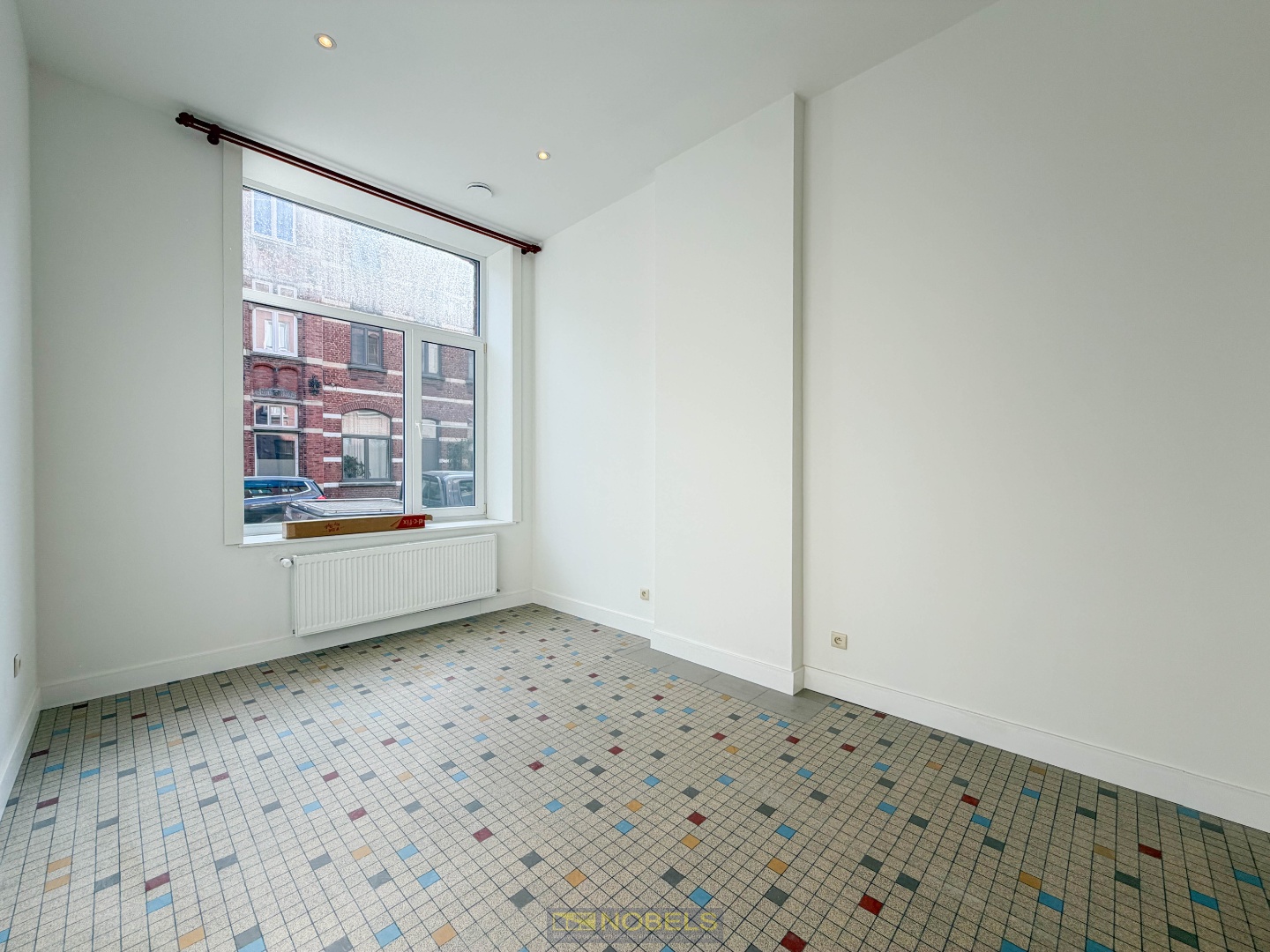 Te huur, gerenoveerd gelijkvloers appartement met stadskoer op topligging te Ronse - photo 4