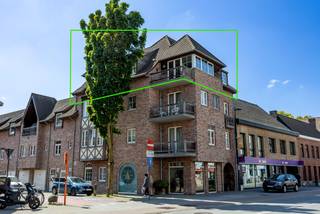 In het hart van Harelbeke vindt u deze instapklare penthouse, gelegen op de derde verdieping van de verzorgde residentie St. Paul. Het appartement...