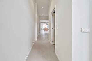 Ontdek deze volledig vernieuwde woning waar modern comfort, energie-efficiëntie en een slimme indeling perfect samenkomen.<br />Deze woning beschikt over een warmtepomp en zonnepalen, wat zorgt voor een laag energieverbruik.<br />Woonkamer met een open keuken, die een mooi uitzicht biedt op de groene tuin en rechtstreeks toegankelijk is door een groot schuifraam.<br />Deze mooie gerenoveerde energiezuinige woning is gelegen op de Krijgsbaan nummer 32, Temse.<br />Dit op een prima locatie, dichtbij de N16 voor snelle en gemakkelijke verplaatsing, ook een vlotte verbinding met het openbaar vervoer.<br />Perfecte instapklare woning met een 100% afgewerkt inter en exterieur zonder extra onvoorziene kosten.<br /><br />Voor verdere informatie of afspraken: 0484/696.494 of 0491/485.554 of via mail: fmrenovatie@gmail.com / fmrenovatie@winmail.be
