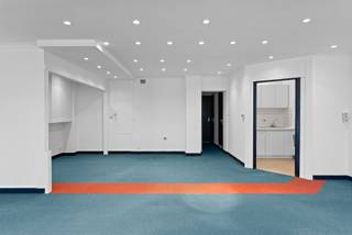 Ruime open kantoorruimte met apart kantoor of vergaderruimteUitstekende bereikbaarheidEnergiezuinig: EPC-label BDirect beschikbaar...