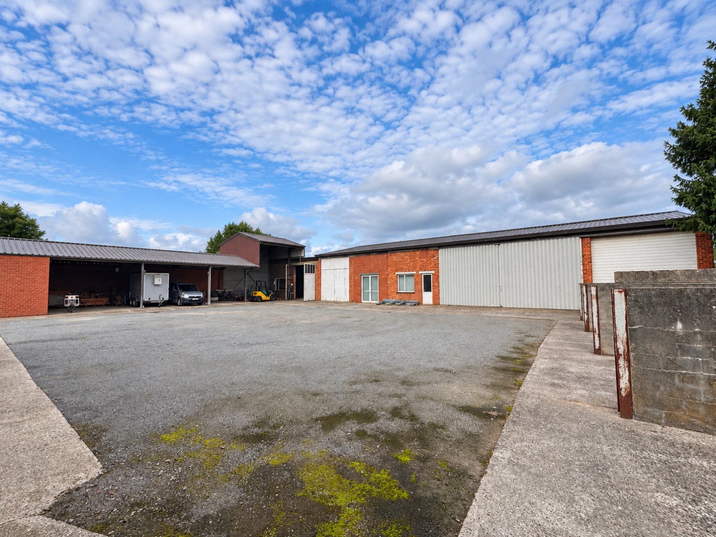 Royaal wonen met maar liefst 910 m² aan multifunctionele bijgebouwen! - foto 5