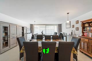 Ben je op zoek naar een instapklaar appartement op een toplocatie? Dan is dit recent en goed onderhouden appartement op de eerste verdieping...