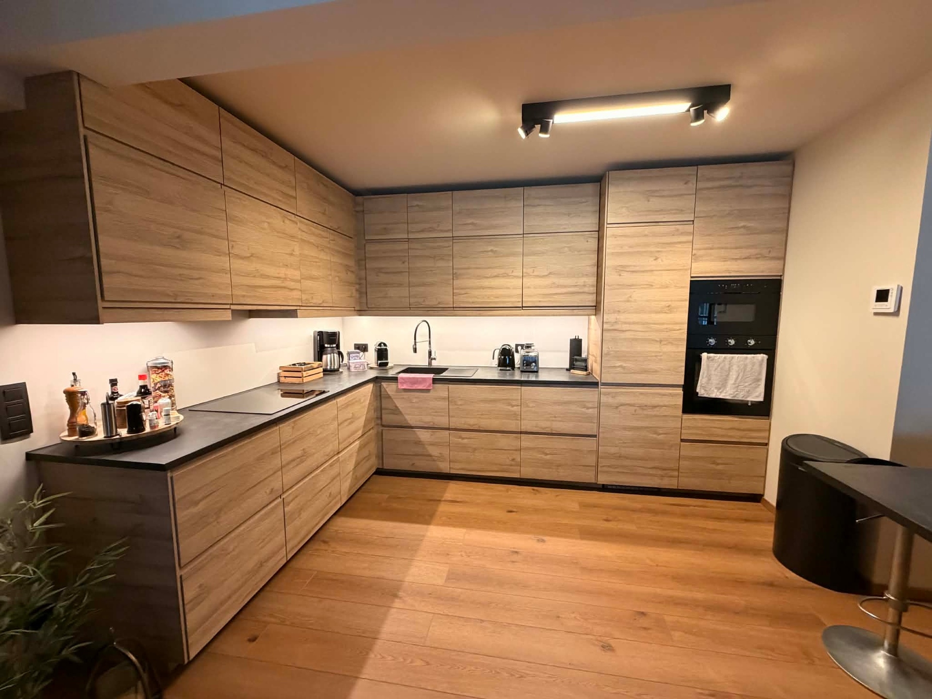 Stijlvol gerenoveerd appartement met terras nabij de vijver in Wemmel - foto 5