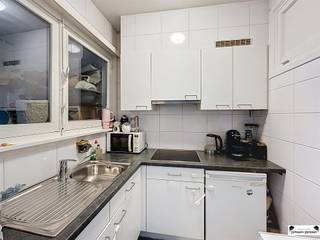 Spacious and bright apartment with 2 bedrooms for rent in the center of Brasschaat.  This pleasant apartment has a bathroom with shower, sink and...