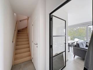 In een recente residentie in het hart van Liedekerke vinden we dit ruim en lichtrijk duplexappartement met staanplaats. Het appartement is...