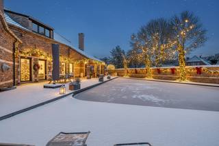 Deze authentieke villa straalt warmte en karakter uit. Afgewerkt met duurzame materialen en behoud van originele elementen, biedt deze villa...