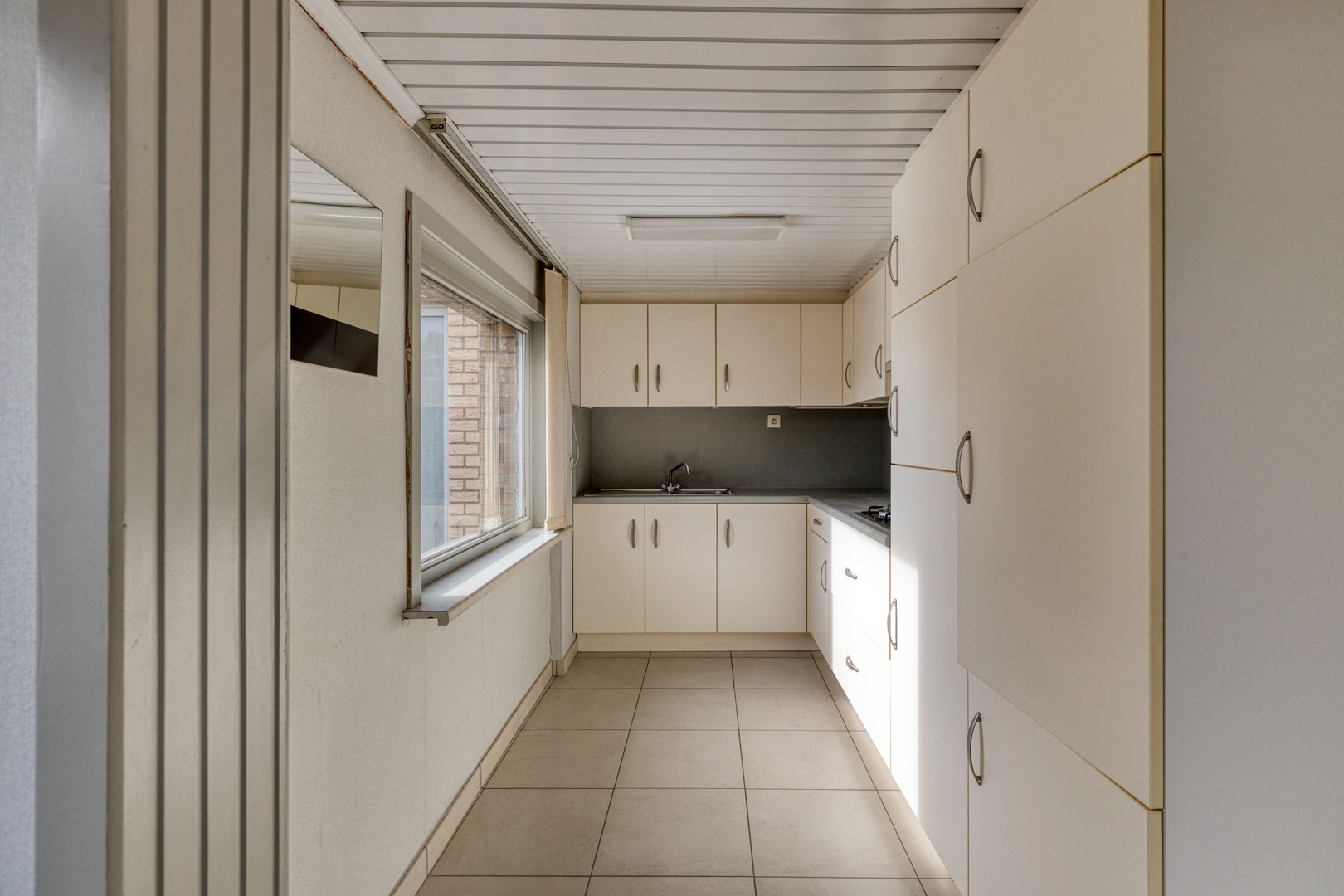 Te renoveren halfopen bebouwing met ruime garage en tuin op 712 m² - foto 5