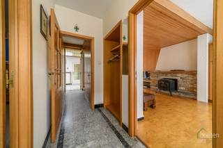 ROESBRUGGE: Ruime maar te moderniseren rijwoning met 4 slpks., grote garage en gezellige tuin op 492m² grondopp.Vlakbij de Dode Yzer, bij de...