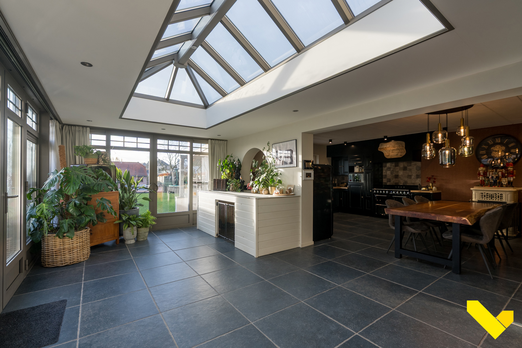 Volledig gerenoveerde gezinswoning met praktijkruimte - foto 3