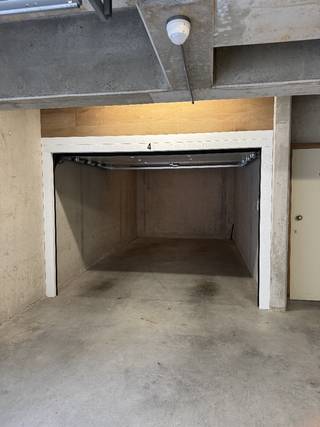 In de ondergrondse parking van Residentie Greenway vind je deze ruime garagebox van 5,25 op 3 meter. De box heeft een automatische poort.Huurprijs is...