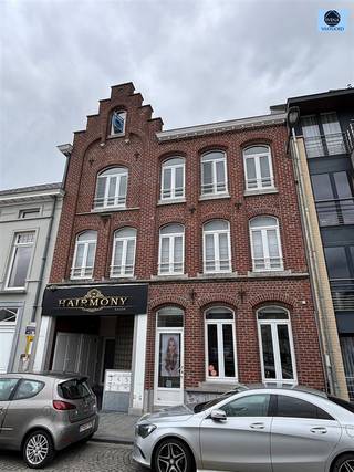 LICHTRIJK APPARTEMENT MET 2 SLAAPKAMERS IN CENTRUM GERAARDSBERGENVraagprijs : 225.000 euro Dit appartement is gelegen in een kleinschalig...