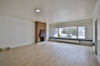 In een rustige woonwijk in Merksem wordt dit instapklare appartement te koop aangeboden.Het appartement bevindt zich in een kleinschalig gebouw met...