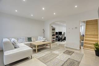 Verzorgde, volledig gemoderniseerde woning in Willebroek! Ontdek deze instapklare woning met een bewoonbare oppervlakte van ca. 118 m², waar...