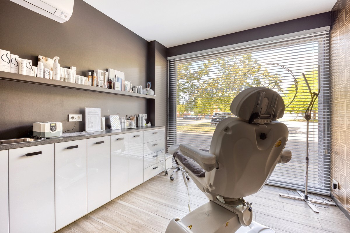 Bel-etage met gelijkvloers salon en ruime woonst - foto 4