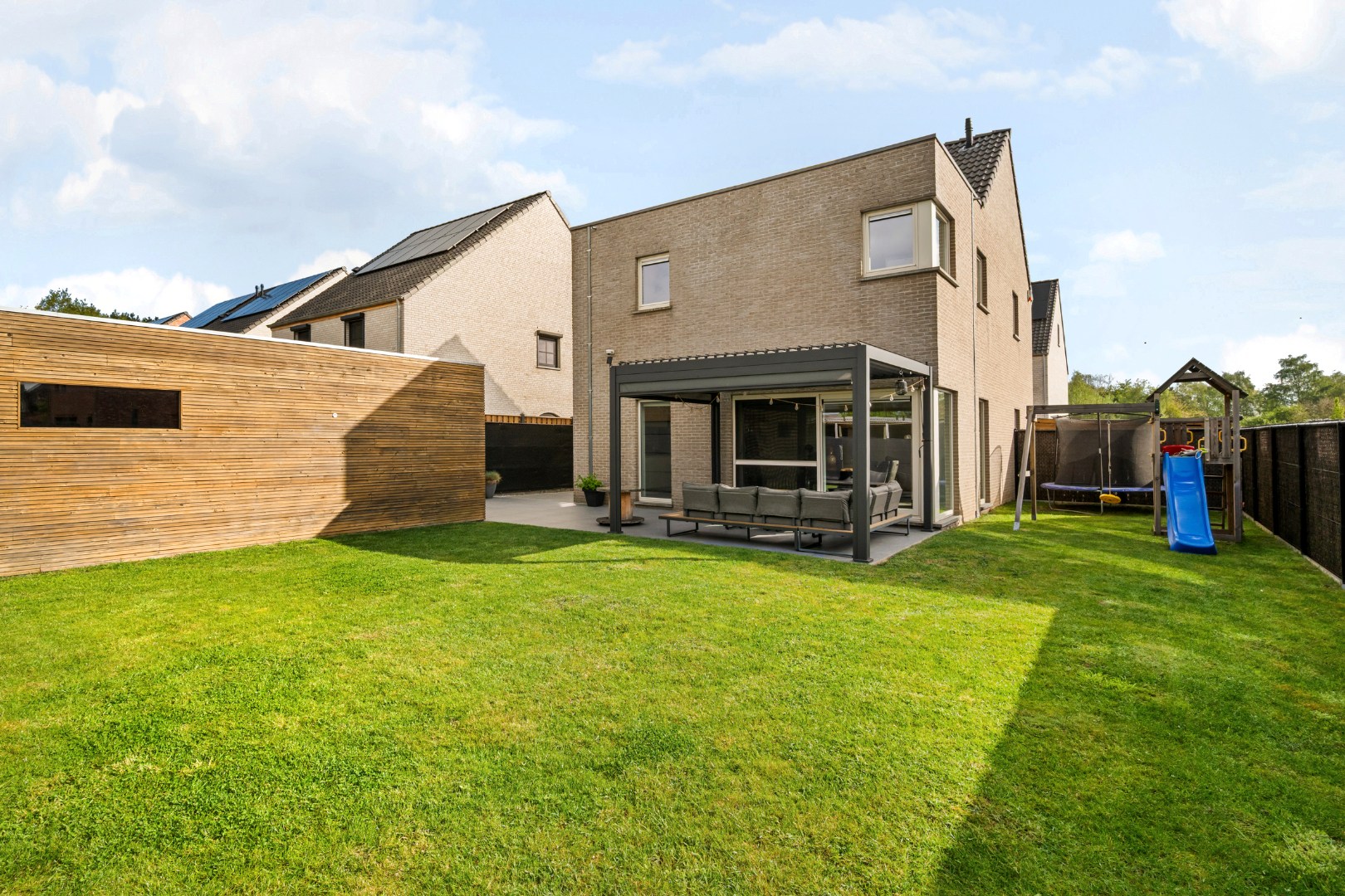 Instapklare, open woning met 4 slaapkamers en dressing, 2 garages en zonnige tuin in Menen - foto 2