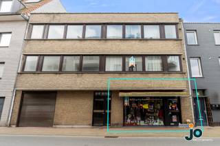 In het hartje van Bredene, in de Duinenstraat 313, dé bruisende winkelstraat van de gemeente, vindt u deze veelzijdige handelszaak. Dankzij...