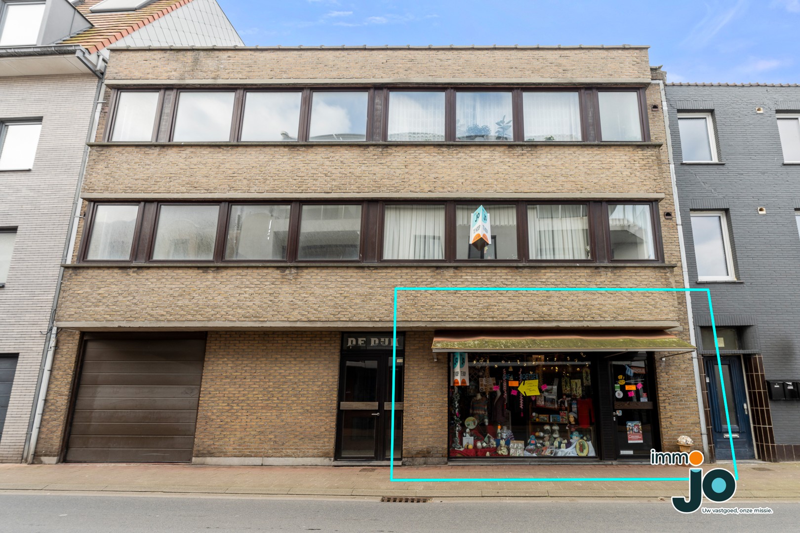 Handelsruimte te koop in hartje van Bredene ideaal als kantoor, winkel, salon (optioneel garagebox en ruime berging mee aan te kopen!) - foto 1