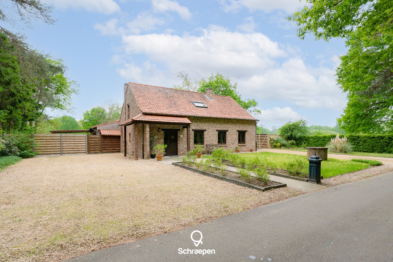Idyllisch gelegen woning (314 m²) op een riant perceel van 50 are te Hasselt! - foto 1