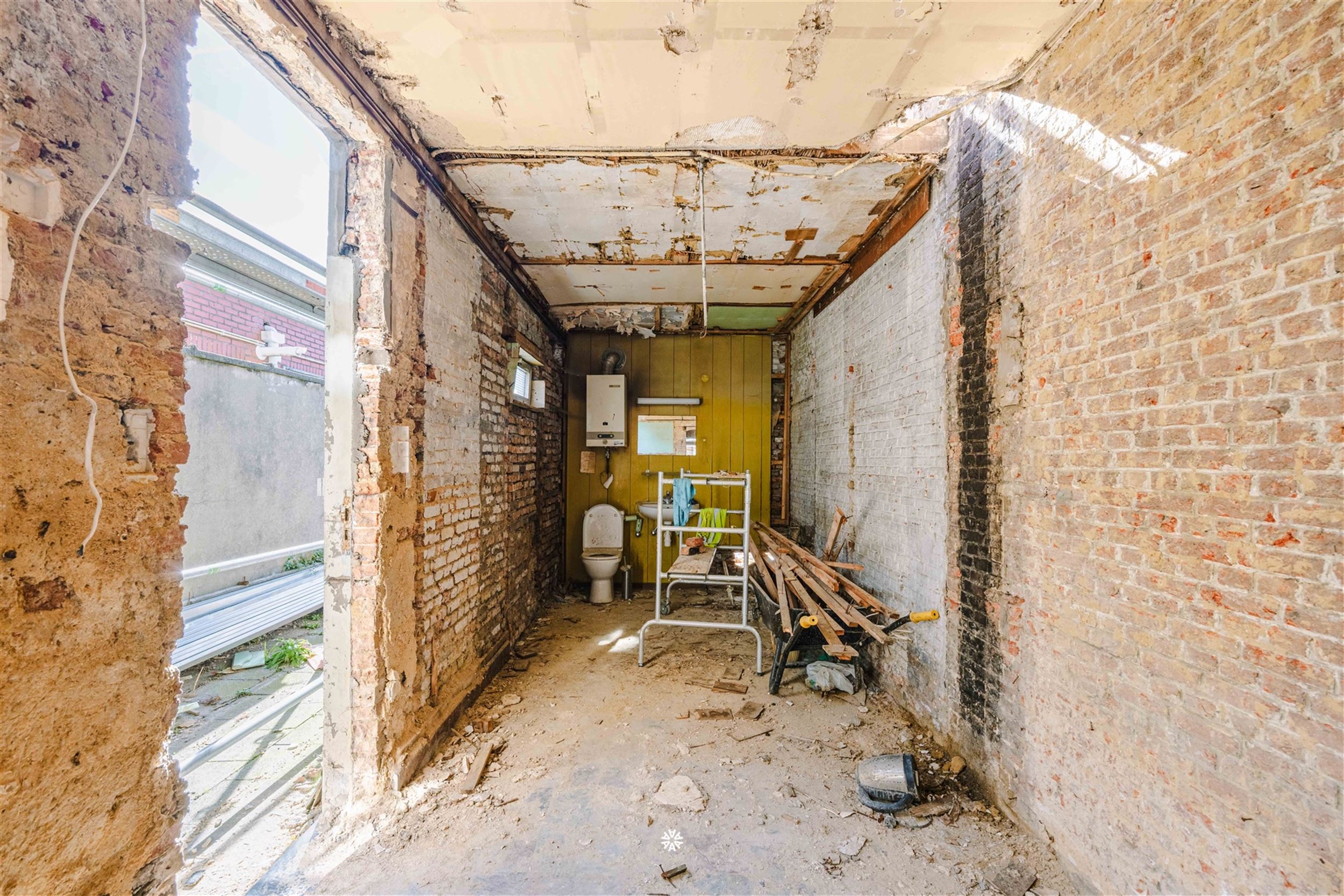 Te renoveren woning met ruime garagebox - foto 4