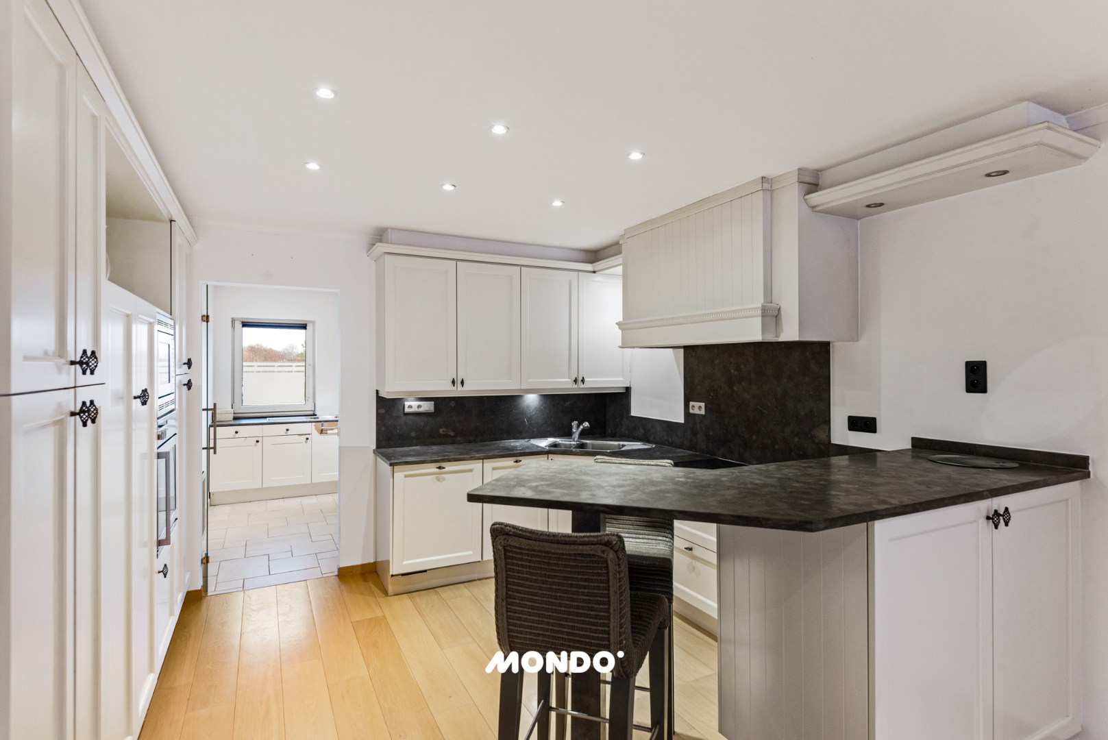 Gelijkvloers appartement met ruim terras en garage in Reet - foto 5