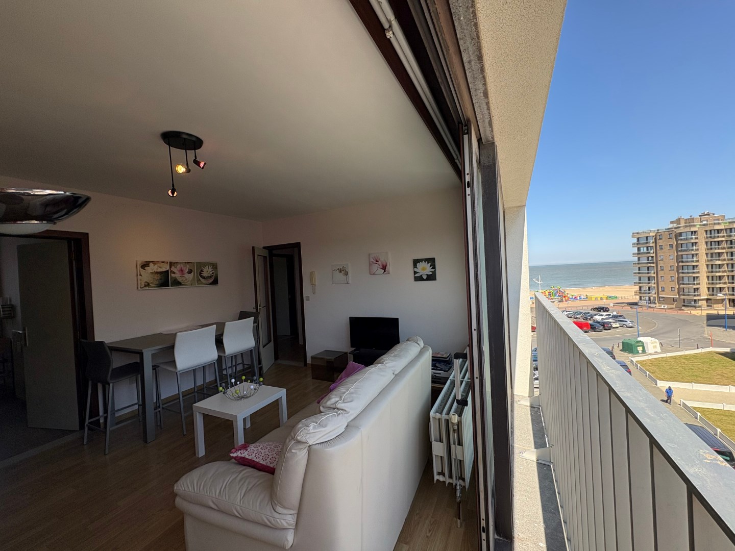 Appartement met 2 slaapkamers – Vlakbij zee, zonnekant & klein zeezicht - foto 2