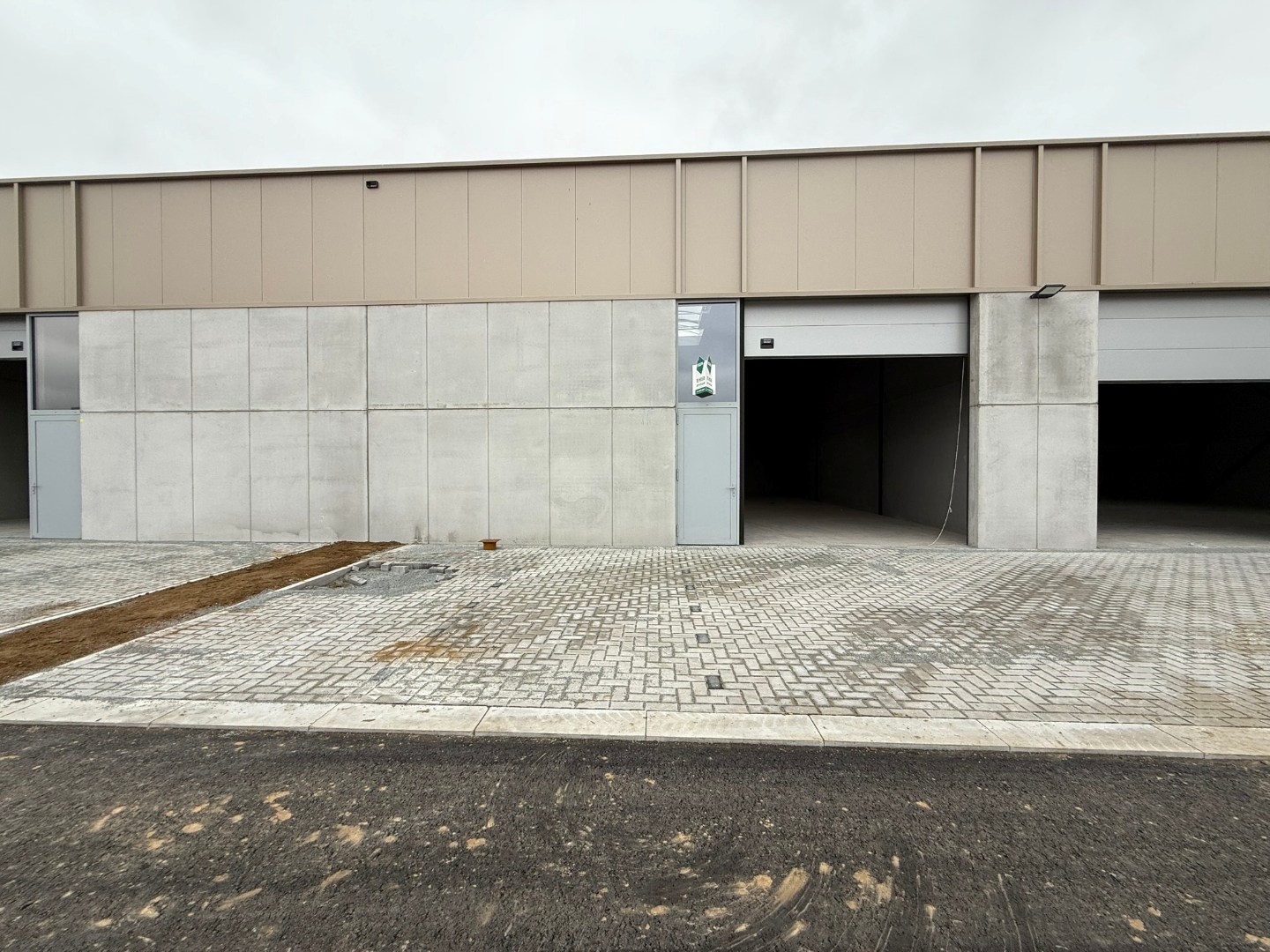 KMO-unit van 216 m² op een gunstige locatie in Tielt! - foto 3