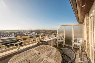 In de Residentie Brunch Garden bevindt zich dit goed onderhouden duplex appartement te koop, gelegen op slechts enkele passen van de Zeedijk en...