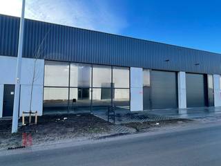 Nieuwbouw magazijnruimte met een oppervlakte van maar liefst 549 m² in combinatie met 2 privatieve parkeerplaatsen. De casco magazijnruimte...