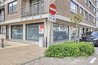 Ontdek dit interessante bedrijfsvastgoed, bestaande uit een commercieel kantoor met een aanpalende studio (totale oppervlakte 132 m²), ideaal...