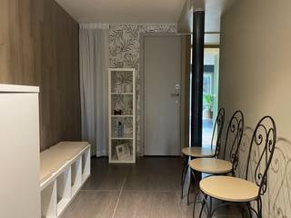 Op zoek naar een eigen werkruimte in Zwijndrecht?<br />Dan is de praktijk in de Hugo Clausstraat 54 te Zwijndrecht iets voor jou!<br /><br />De praktijk bied je een leuke<strong> ruimte </strong>die uiterst geschikt is voor <strong>psychologen, coaching, consulenten, diëtiste, voedingsdeskundigen, therapeuten</strong>,<strong>....</strong><br /><br />Er is een <strong>gemeenschappelijke wachtzaal</strong> met toilet aanwezig. Dit zit mee in de huurprijs verrekend.<br /><br /><u><strong>Kosten:</strong></u><br />Huur: 410 euro/maand<br />Kosten voor water en elektriciteit: 70 euro/maand<br /><br /><br />Deze prijzen zijn exclusief BTW.<br /><br />De huurovereenkomst wordt opgesteld via een ter beschikking stelling overeenkomst op factuur en dus niet via een huurovereenkomst.