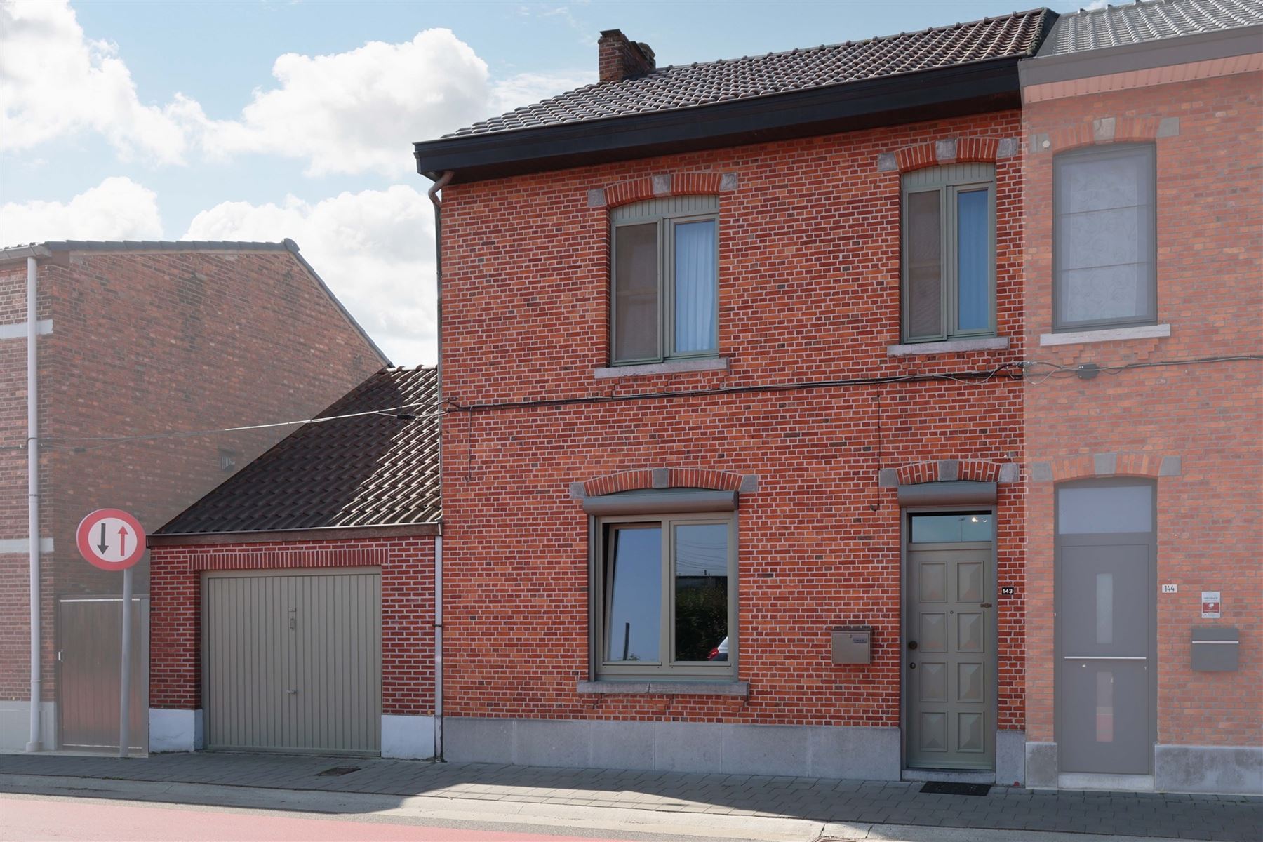 Ruime gezinswoning met 5 slaapkamers, garage én prachtige tuin op gunstige locatie - foto 1