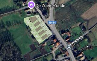 <p>Ontdek deze aantrekkelijke bouwgrond aan de Bosstraat in Merelbeke, waar een oppervlakte van liefst 694 vierkante meter u de mogelijkheid biedt om uw woonideeën te realiseren in een serene en groene omgeving. Deze open bouwgrond biedt een uitgelezen kans om een woning te creëren die volledig aansluit bij uw persoonlijke wensen en stijl. De landelijke sfeer van de omgeving geeft u de rust en ruimte die u zoekt, terwijl u toch dicht bij de voorzieningen van Merelbeke blijft.</p>
<p>Met een aantrekkelijke ligging biedt deze bouwgrond de ideale basis voor het opzetten van uw droomwoning. Hier kunt u volop genieten van de ruimte en de vrijheid om unieke architectonische keuzes te maken. Laat uw creativiteit de vrije loop en geef vorm aan uw ideale thuis in deze fijne buurt. Neem vandaag nog contact met ons op om meer te ontdekken over deze bijzondere bouwgrond en de mogelijkheden die het biedt voor uw toekomst.</p>