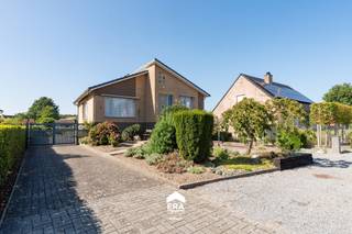 jaren ’70 woning ligt op een mooi perceel van 20 are, in een rustige en kindvriendelijke straat net buiten het centrum van Meeuwen. Op amper 1 km...