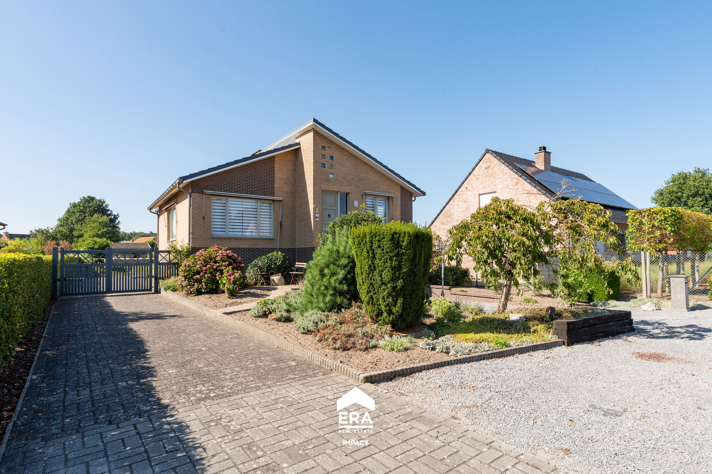 Split level woning met zwembad op 20a in rustige buurt - foto 1