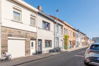 Wonen in de Rolliersstraat in Sint-Niklaas biedt een mooie balans tussen rustig wonen en de nabijheid van alle stedelijke faciliteiten.Op zoek naar...